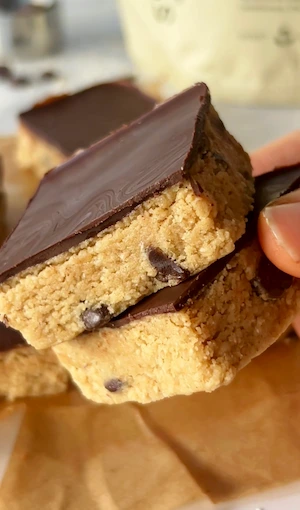 No bake cookie dough protein bars with dark chocolate topping